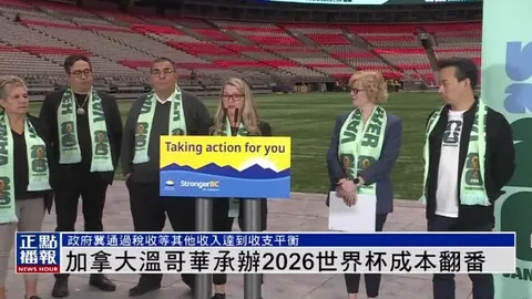 “武汉小学生寒冬校园内与喀麦隆前国脚较量足球技艺，激情对决！”