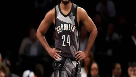 库里逆境独木舟，新星紧抓机遇得分